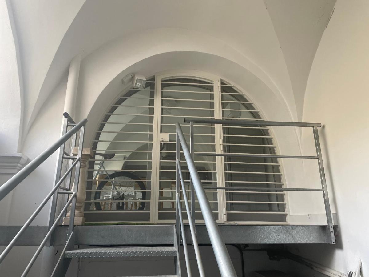 Apartament Loft “Cinema Galleria” Bari Zewnętrze zdjęcie