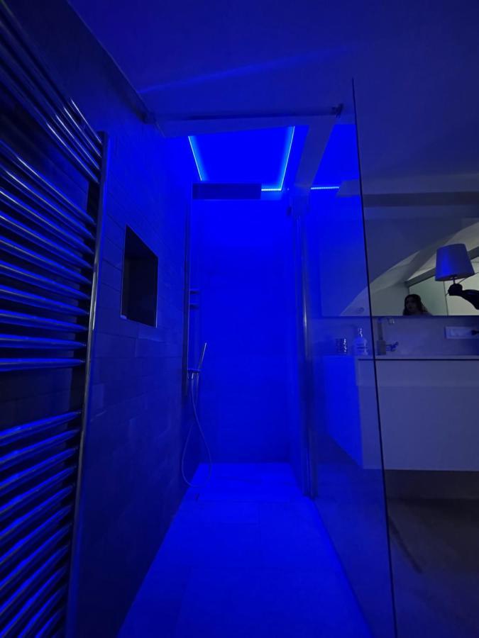 Apartament Loft “Cinema Galleria” Bari Zewnętrze zdjęcie